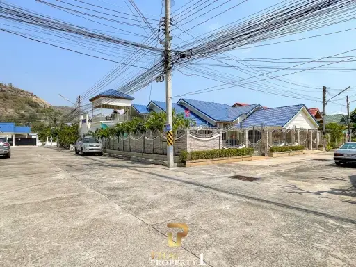 Corner Plot - 4 Bedroom Pool Villa For Sale - Soi Hua Hin 94