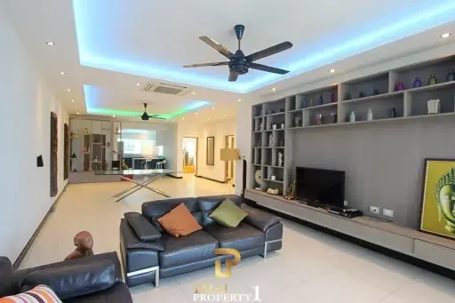 Pet-Friendly Condo in Pattaya for Sale 3 Bedroom Foreign Name – Jomtien Yacht Club 1 Na Jomtien