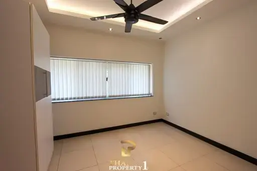 Pet-Friendly Condo in Pattaya for Sale 3 Bedroom Foreign Name – Jomtien Yacht Club 1 Na Jomtien