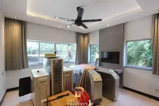 Pet-Friendly Condo in Pattaya for Sale 3 Bedroom Foreign Name – Jomtien Yacht Club 1 Na Jomtien