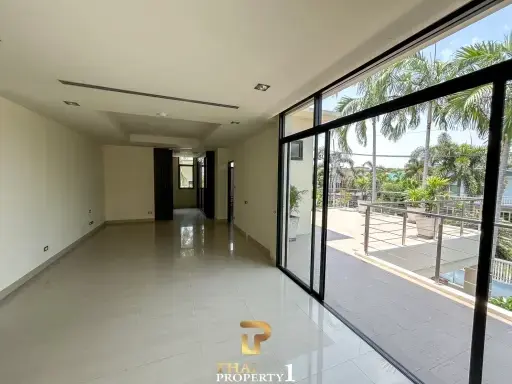 Massive 9 Bedroom Pool Villa For Sale 300 meter From Sukhumvit Road