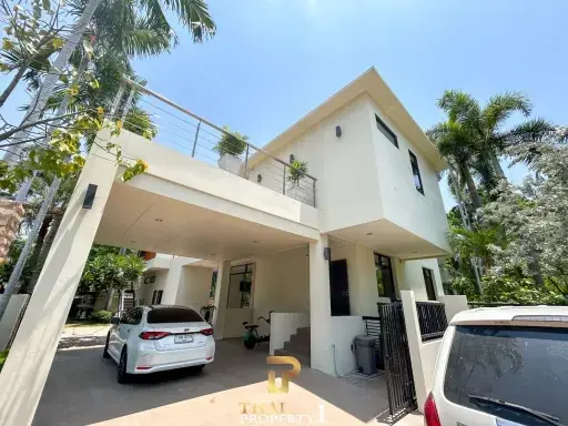 Massive 9 Bedroom Pool Villa For Sale 300 meter From Sukhumvit Road