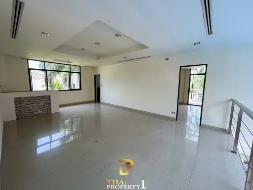 Massive 9 Bedroom Pool Villa For Sale 300 meter From Sukhumvit Road