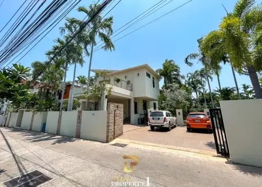 Massive 9 Bedroom Pool Villa For Sale 300 meter From Sukhumvit Road