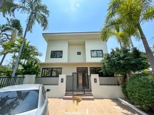 Massive 9 Bedroom Pool Villa For Sale 300 meter From Sukhumvit Road