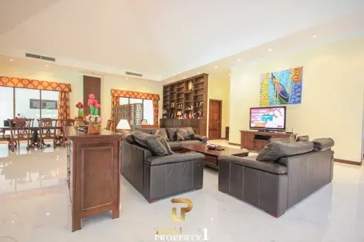 Palm Hills Golf Course - Beautifully Presented 5 Bed Pool Villa On Over 2,400 SQM. Plot