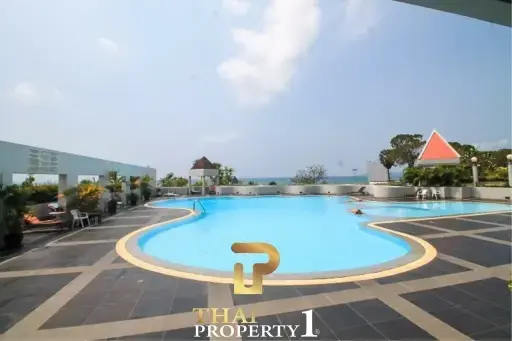 JOMTIEN PLAZA CONDOTEL - 200 METER FROM THE BEACH - FOREIGN NAME 3 STOREY TOWNHOUSE/ SHOP HOUSE FOR SALE