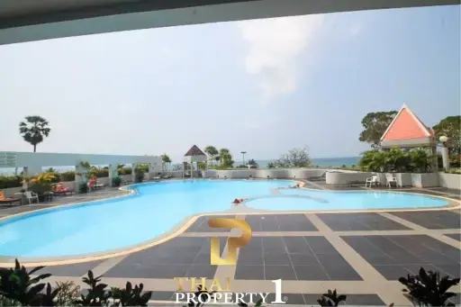 JOMTIEN PLAZA CONDOTEL - 200 METER FROM THE BEACH - FOREIGN NAME 3 STOREY TOWNHOUSE/ SHOP HOUSE FOR SALE