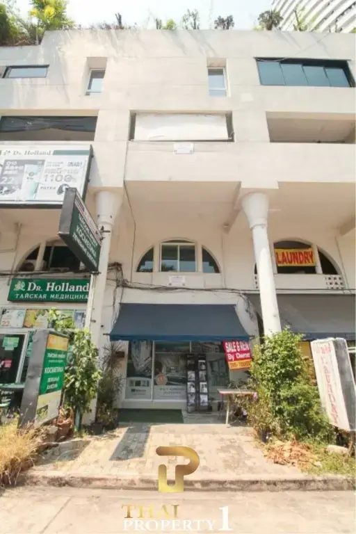 JOMTIEN PLAZA CONDOTEL - 200 METER FROM THE BEACH - FOREIGN NAME 3 STOREY TOWNHOUSE/ SHOP HOUSE FOR SALE