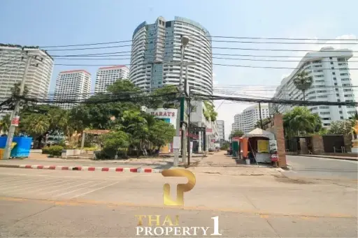 JOMTIEN PLAZA CONDOTEL - 200 METER FROM THE BEACH - FOREIGN NAME 3 STOREY TOWNHOUSE/ SHOP HOUSE FOR SALE