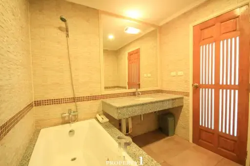 Ground Floor Pool Access 3 Bed Condo At Beach Palace Cha Am