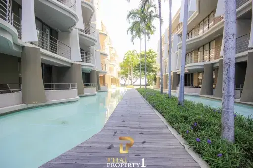 Direct Pool View 3rd Floor Condo Baan SanKram