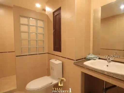 Upgraded 2 Bedroom Unit At Nordic Park Hill - Patamnak Soi 4