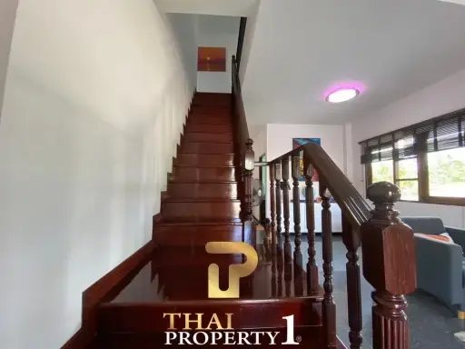 Large Private 4 Bed Pool Villa For Sale on 1.2 Rai Land in Hinlekfai