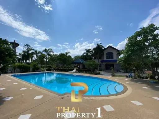 Large Private 4 Bed Pool Villa For Sale on 1.2 Rai Land in Hinlekfai