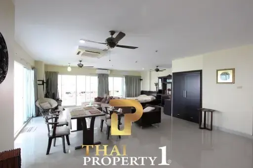 View Talay 6, 153 sq. m., 10th fl front corner unit, Sea View Pattaya