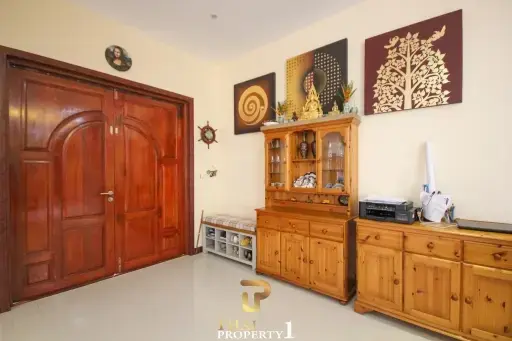 Wonderful 3 Bed Pool Villa On A Large Plot For Sale In Soi Hua Hin 112