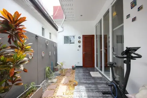 Wonderful 3 Bed Pool Villa On A Large Plot For Sale In Soi Hua Hin 112