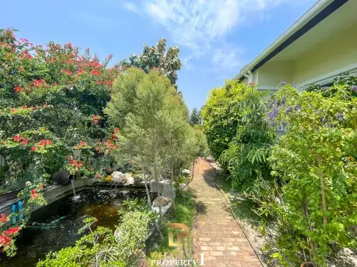 Extended 3/4 Bedroom House With Large Covered Outdoor Area &amp; Stunning Garden - Emerald Scenery