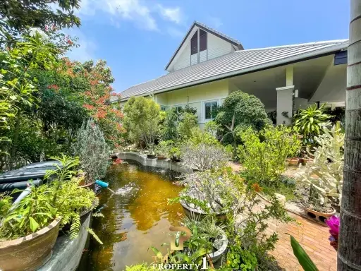 Extended 3/4 Bedroom House With Large Covered Outdoor Area &amp; Stunning Garden - Emerald Scenery