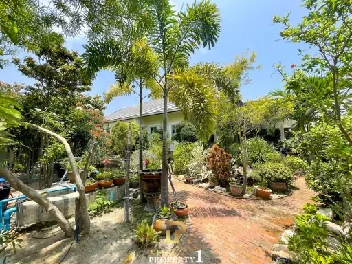 Extended 3/4 Bedroom House With Large Covered Outdoor Area &amp; Stunning Garden - Emerald Scenery