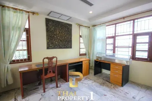 5 Bedroom House With Restaurant For Sale - Hua Hin Soi 88