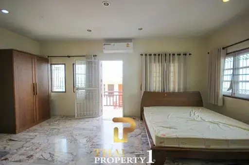 5 Bedroom House With Restaurant For Sale - Hua Hin Soi 88