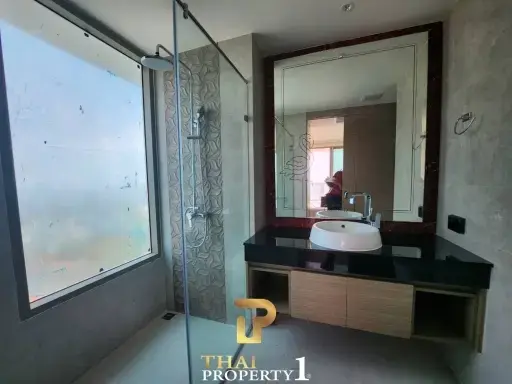 Pattaya Side - New 2 Bed Condo With Jacuzzi At The Riviera Ocean Drive