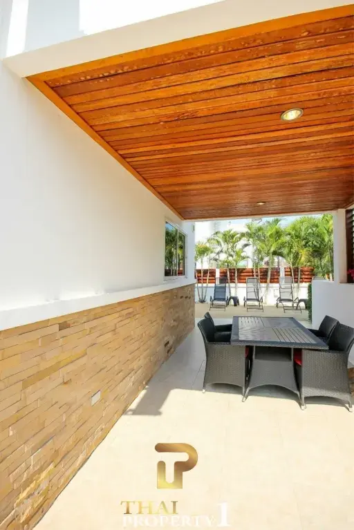 Large 2 storey Pool Villa centrally located Hua Hin South