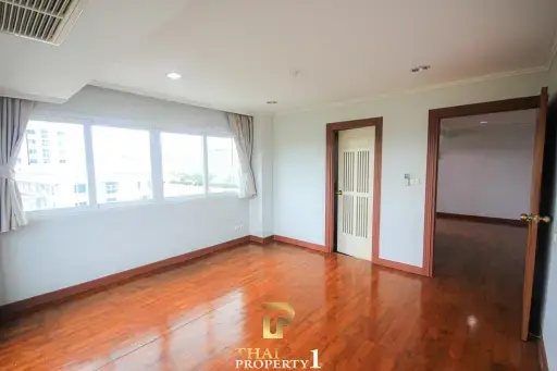 Corner 2 Bed Condo At The Beach Palace Cha Am