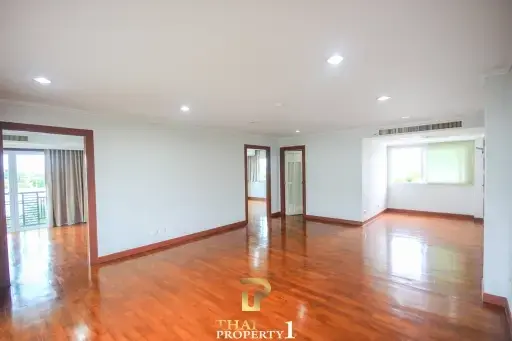 Corner 2 Bed Condo At The Beach Palace Cha Am