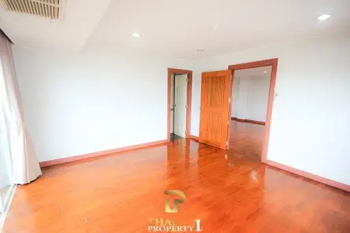 Corner 2 Bed Condo At The Beach Palace Cha Am