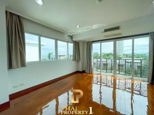 Corner 2 Bed Condo At The Beach Palace Cha Am