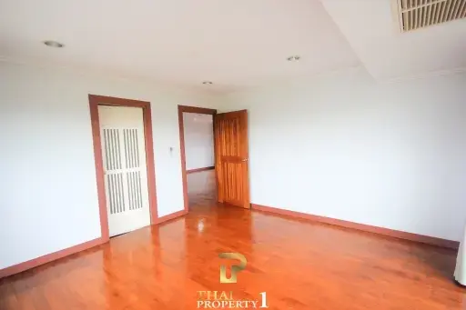 Corner 2 Bed Condo At The Beach Palace Cha Am