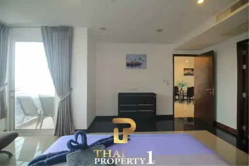 Modern 2 Bedroom Condo La Royale Beach - Na Jomtien