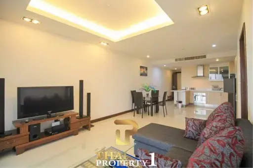 Modern 2 Bedroom Condo La Royale Beach - Na Jomtien