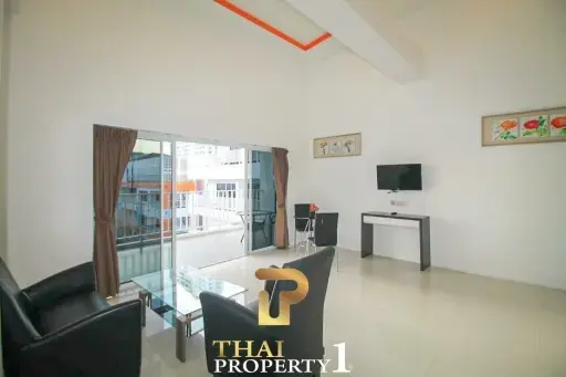 Large 1 Bed Unit on Top Floor - Pratamnak