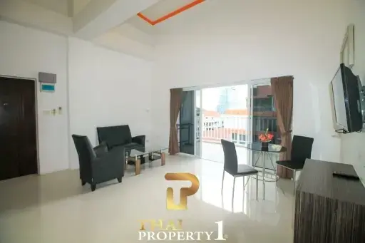 Large 1 Bed Unit on Top Floor - Pratamnak