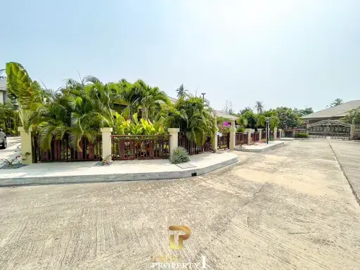 Pool Villa At &#039;Green Beach&#039; On Large Plot - Only 750 Meter From Cha Am Beach