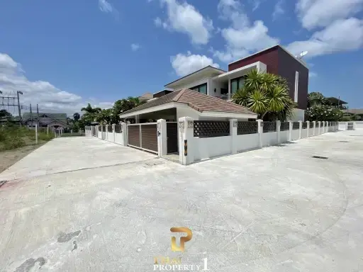 4 Bedroom Beach Villa For Sale - Dolphin Bay