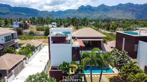 4 Bedroom Beach Villa For Sale - Dolphin Bay