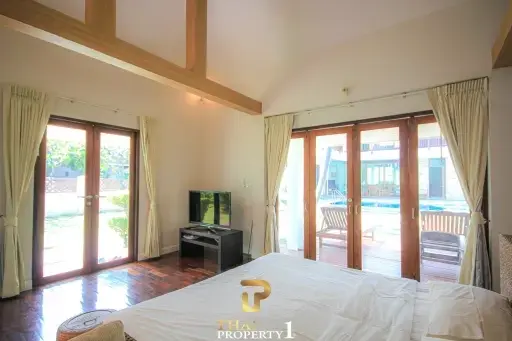 4 Bedroom Beach Villa For Sale - Dolphin Bay