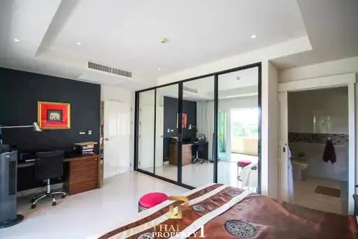 Large Modern 2 Bed Unit For Sale At VN Residence 2 - Pratamnak Soi 5