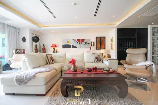 Large Modern 2 Bed Unit For Sale At VN Residence 2 - Pratamnak Soi 5