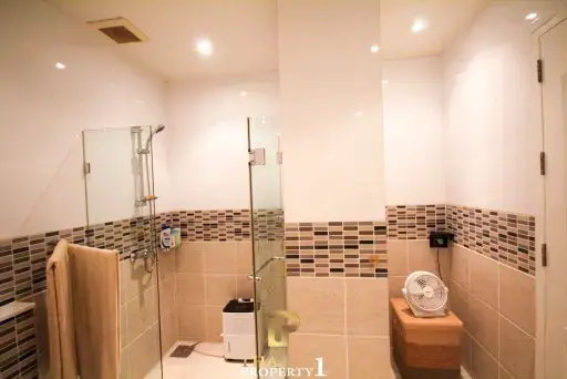 Large Modern 2 Bed Unit For Sale At VN Residence 2 - Pratamnak Soi 5