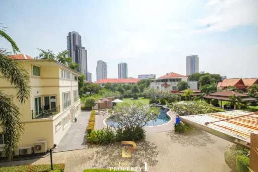 Large Modern 2 Bed Unit For Sale At VN Residence 2 - Pratamnak Soi 5