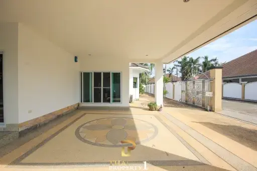 Exceptional 3 Bedroom Pool Villa For Sale - Soi Hua Hin 6