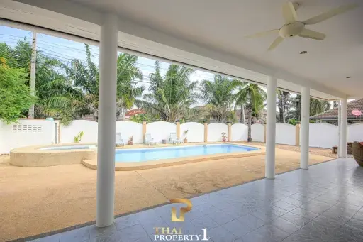 Exceptional 3 Bedroom Pool Villa For Sale - Soi Hua Hin 6