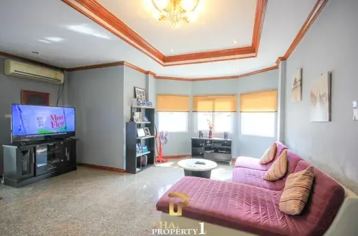 Exceptional 3 Bedroom Pool Villa For Sale - Soi Hua Hin 6