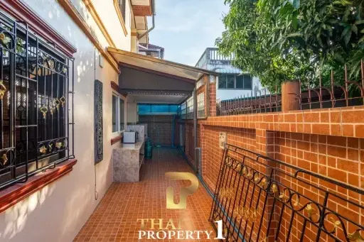 Newly Renovated Central Two Storey House At Nernplubwarn - Pattaya